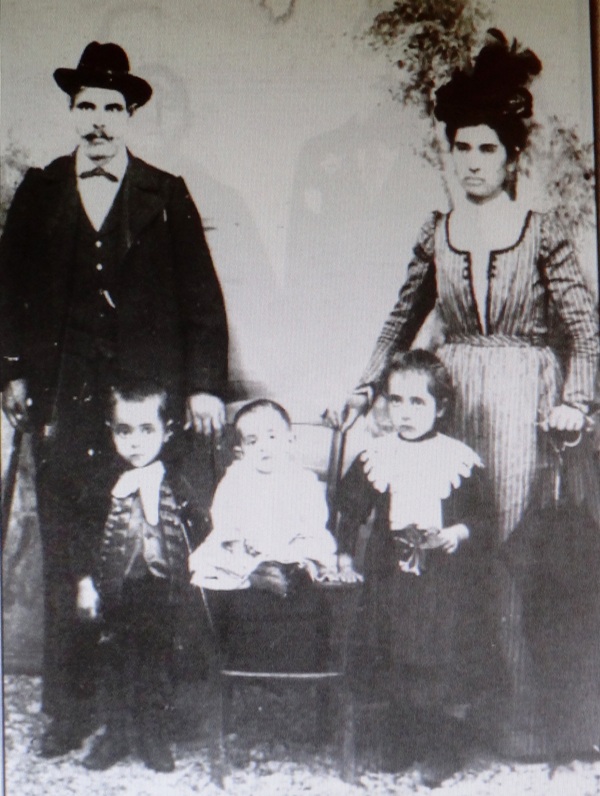 Μαλακάσι, η οικογένεια του Φραγκούλη Αθανασίου στην Κωνσταντινούπολη το 1900  